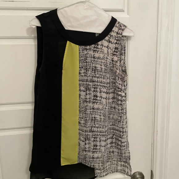 Gorgeous BCBGMAXAZRIA asymmetrical top blouse - Picture 6 of 8